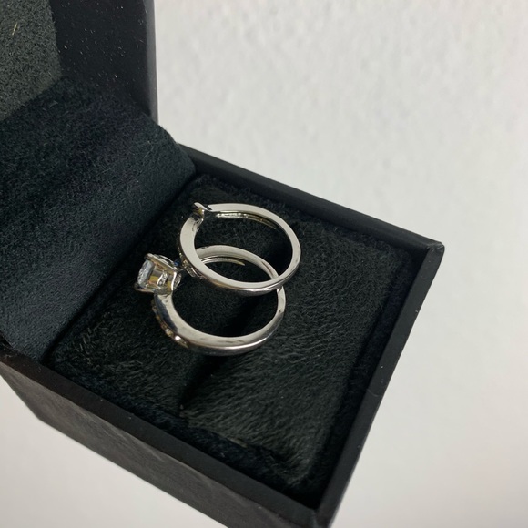 Brilliant Cubic zirconia double band Ring Set Sz 5 like New - Picture 6 of 9